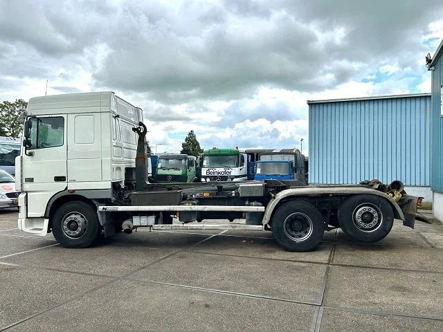 DAF 95.480 XF SPACECAB 6x2 WITH HOOK-ARM SYSTEM (EURO 3 / ZF16 MANUAL GEARBOX / ZF-INTARDER / STEEL-/AIR SUSPENSION / AIRCONDITIONIN - Hook lift truck: picture 5 DAF 95.480 XF SPACECAB 6x2 WITH HOOK-ARM SYSTEM (EURO 3 / ZF16 MANUAL GEARBOX / ZF-INTARDER / STEEL-/AIR SUSPENSION / AIRCONDITIONIN - Hook lift truck: picture 5