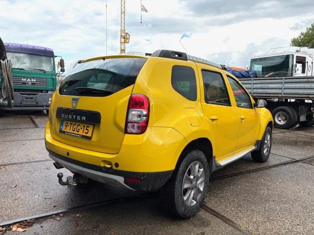Dacia Duster 1.5DCI 4x4 MINI MPV (6 GEARS MANUAL GEARBOX / AIRCONDITIONING / CRUISE CONTROL / ETC.) - Car: picture 3 Dacia Duster 1.5DCI 4x4 MINI MPV (6 GEARS MANUAL GEARBOX / AIRCONDITIONING / CRUISE CONTROL / ETC.) - Car: picture 3