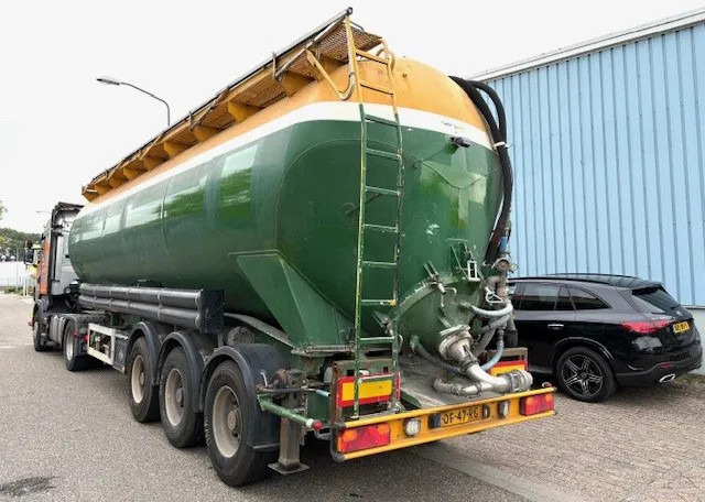 Feldbinder KIP48 3 3-AXLE 48M3 KIPPING SILO TRAILER (SAF AXLES / DRUM BRAKES / 4 COMPARTMENTS) - Tank semi-trailer: picture 4 Feldbinder KIP48 3 3-AXLE 48M3 KIPPING SILO TRAILER (SAF AXLES / DRUM BRAKES / 4 COMPARTMENTS) - Tank semi-trailer: picture 4