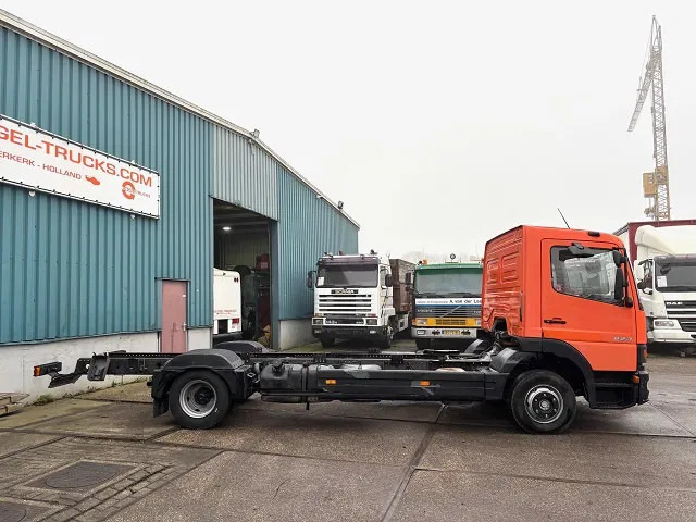 Mercedes-Benz Atego 823L DAY CAB (6-CILINDER) 4x2 CHASSIS (MANUAL GEARBOX / SPER DIFFERENTIAL / 6-CILINDER ENGINE) - Cab chassis truck: picture 4 Mercedes-Benz Atego 823L DAY CAB (6-CILINDER) 4x2 CHASSIS (MANUAL GEARBOX / SPER DIFFERENTIAL / 6-CILINDER ENGINE) - Cab chassis truck: picture 4