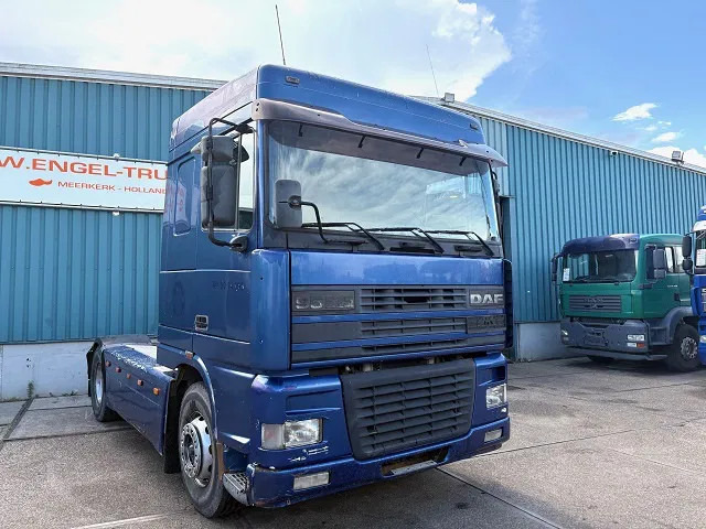 DAF 95.380 XF SPACECAB (EURO 2 / ZF16 MANUAL GEARBOX / HYDRAULIC KIT / P.T.O. / SIDE SKIRTS / AIRCONDITIONING) - Tractor unit: picture 2 DAF 95.380 XF SPACECAB (EURO 2 / ZF16 MANUAL GEARBOX / HYDRAULIC KIT / P.T.O. / SIDE SKIRTS / AIRCONDITIONING) - Tractor unit: picture 2