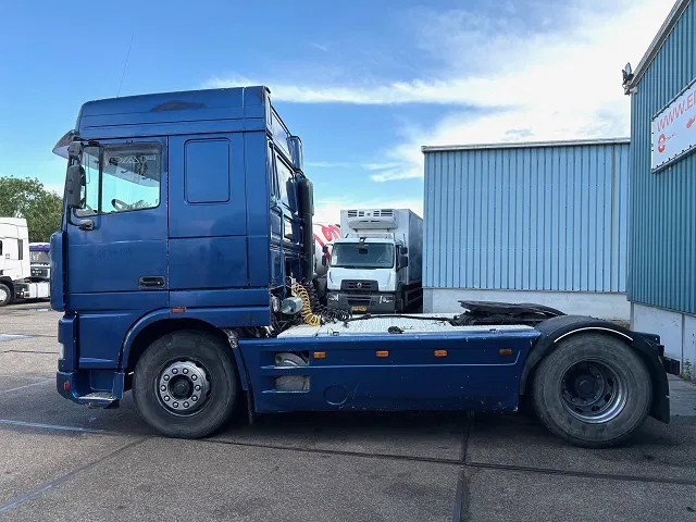 DAF 95.380 XF SPACECAB (EURO 2 / ZF16 MANUAL GEARBOX / HYDRAULIC KIT / P.T.O. / SIDE SKIRTS / AIRCONDITIONING) - Tractor unit: picture 5 DAF 95.380 XF SPACECAB (EURO 2 / ZF16 MANUAL GEARBOX / HYDRAULIC KIT / P.T.O. / SIDE SKIRTS / AIRCONDITIONING) - Tractor unit: picture 5