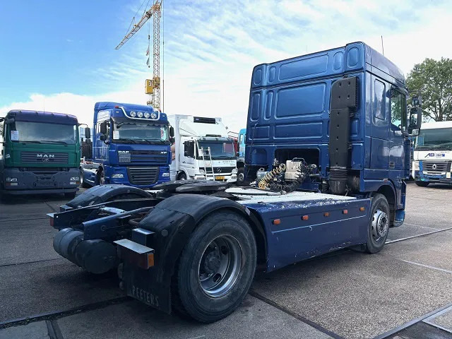 DAF 95.380 XF SPACECAB (EURO 2 / ZF16 MANUAL GEARBOX / HYDRAULIC KIT / P.T.O. / SIDE SKIRTS / AIRCONDITIONING) - Tractor unit: picture 3 DAF 95.380 XF SPACECAB (EURO 2 / ZF16 MANUAL GEARBOX / HYDRAULIC KIT / P.T.O. / SIDE SKIRTS / AIRCONDITIONING) - Tractor unit: picture 3