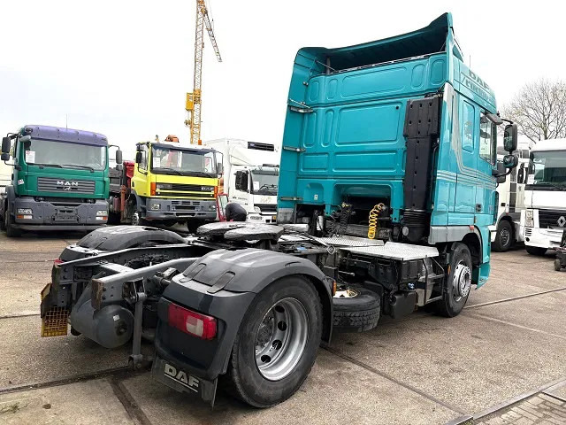 DAF XF 105.460 ATE SPACECAB (EURO 5 / ZF MANUAL GEARBOX / P.T.O. / AIRCONDITIONING / FRIDGE UNDER BED / ETC.) - Tractor unit: picture 3 DAF XF 105.460 ATE SPACECAB (EURO 5 / ZF MANUAL GEARBOX / P.T.O. / AIRCONDITIONING / FRIDGE UNDER BED / ETC.) - Tractor unit: picture 3