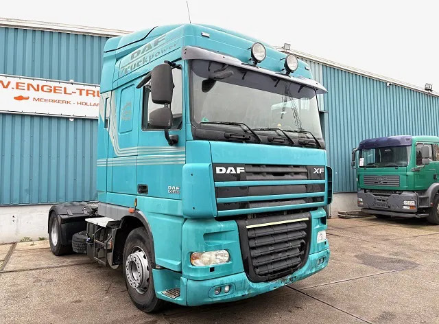 DAF XF 105.460 ATE SPACECAB (EURO 5 / ZF MANUAL GEARBOX / P.T.O. / AIRCONDITIONING / FRIDGE UNDER BED / ETC.) - Tractor unit: picture 2 DAF XF 105.460 ATE SPACECAB (EURO 5 / ZF MANUAL GEARBOX / P.T.O. / AIRCONDITIONING / FRIDGE UNDER BED / ETC.) - Tractor unit: picture 2