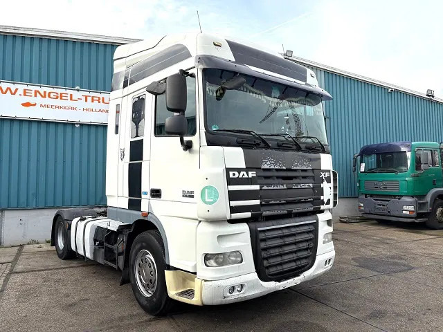 DAF XF 105.460 ATE SPACECAB (EURO 5 / ZF16 MANUAL GEARBOX / 995+500 LITER DIESELTANK / FRIDGE UNDER BED / ETC.) - Tractor unit: picture 2 DAF XF 105.460 ATE SPACECAB (EURO 5 / ZF16 MANUAL GEARBOX / 995+500 LITER DIESELTANK / FRIDGE UNDER BED / ETC.) - Tractor unit: picture 2