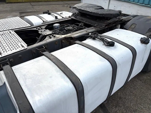 Tractor unit DAF XF 105.460 ATE SPACECAB (EURO 5 / ZF16 MANUAL GEARBOX / 995+500 LITER DIESELTANK / FRIDGE UNDER BED / ETC.): picture 7 Tractor unit DAF XF 105.460 ATE SPACECAB (EURO 5 / ZF16 MANUAL GEARBOX / 995+500 LITER DIESELTANK / FRIDGE UNDER BED / ETC.): picture 7