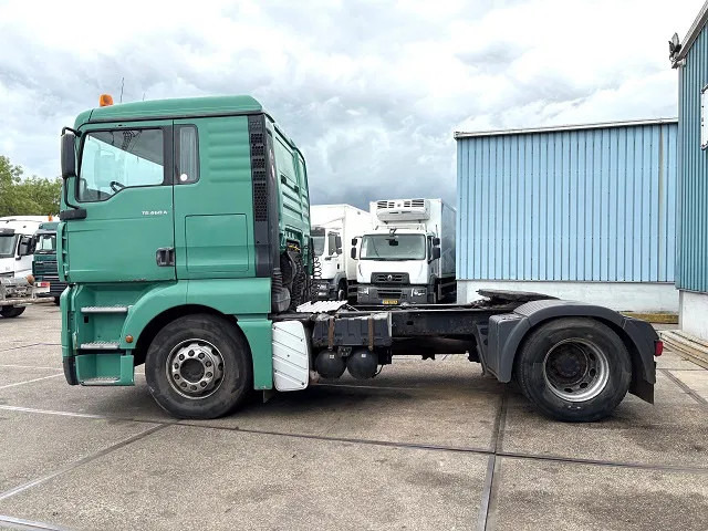 MAN TGA 18.460 FLT XL (6-CILINDER HEADS / ZF16 MANUAL GEARBOX / ZF-INTARDER / AIRCONDITIONING) - Tractor unit: picture 5 MAN TGA 18.460 FLT XL (6-CILINDER HEADS / ZF16 MANUAL GEARBOX / ZF-INTARDER / AIRCONDITIONING) - Tractor unit: picture 5