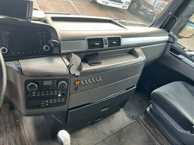 Tractor unit MAN TGX 26.480BLS XLX 6x2 (ZF16 MANUAL GEARBOX / EURO 5 / SLIDING FIFTH WHEEL / LIFT-AXLE / STEERING AXLE / AIRCONDITIONING): picture 8