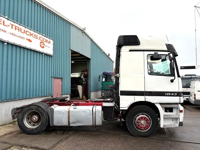 Mercedes-Benz Actros 1843 LS (MP1) (EPS WITH CLUTCH (3 PEDALS) / AIRCONDITIONING / SUNVISOR / ETC.) - Tractor unit: picture 4 Mercedes-Benz Actros 1843 LS (MP1) (EPS WITH CLUTCH (3 PEDALS) / AIRCONDITIONING / SUNVISOR / ETC.) - Tractor unit: picture 4