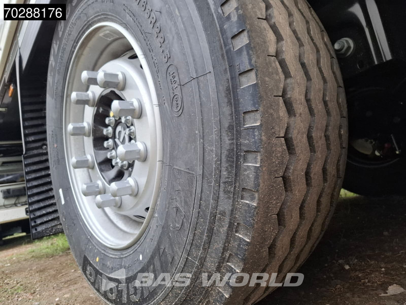 New Closed box semi-trailer Krone SD: picture 13