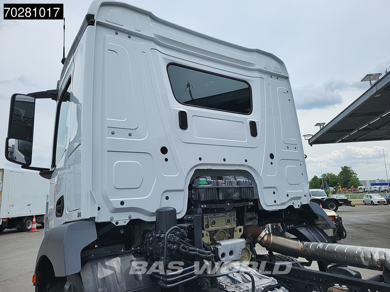 Mercedes-Benz Arocs 3743 8X4 NEW chassis Big-Axle Alcoa's Euro 6 - Cab chassis truck: picture 2 Mercedes-Benz Arocs 3743 8X4 NEW chassis Big-Axle Alcoa's Euro 6 - Cab chassis truck: picture 2