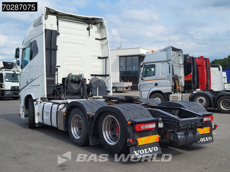 Volvo FH16 750 FH16 6X4 Retarder Liftachse Full-Air Xenon Euro 6 - Tractor unit: picture 2 Volvo FH16 750 FH16 6X4 Retarder Liftachse Full-Air Xenon Euro 6 - Tractor unit: picture 2