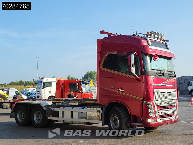 Volvo FH16 700 FH16 6X4 Full Air 20t Hook Xenon Euro 5 - Hook lift truck: picture 5 Volvo FH16 700 FH16 6X4 Full Air 20t Hook Xenon Euro 5 - Hook lift truck: picture 5