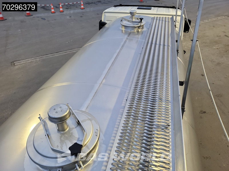 Volvo FM 330 4X2 11.500ltr Silo 2 compartments Stainless steel Automatic Xenon Navi Euro 5 - Tank truck: picture 5 Volvo FM 330 4X2 11.500ltr Silo 2 compartments Stainless steel Automatic Xenon Navi Euro 5 - Tank truck: picture 5