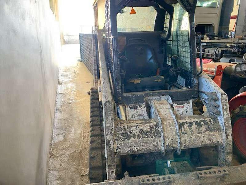 Bobcat T140 - Compact track loader: picture 1 Bobcat T140 - Compact track loader: picture 1
