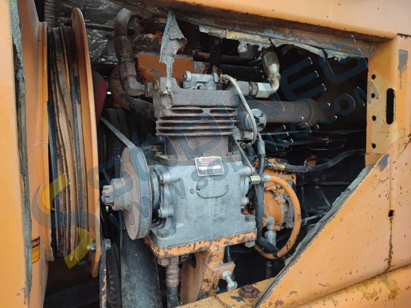 Wheel loader Case W30: picture 25