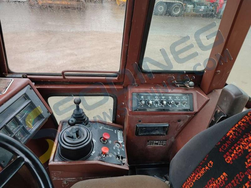 Wheel loader Case W30: picture 35