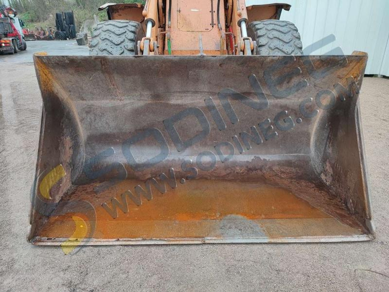 Wheel loader Case W30: picture 11