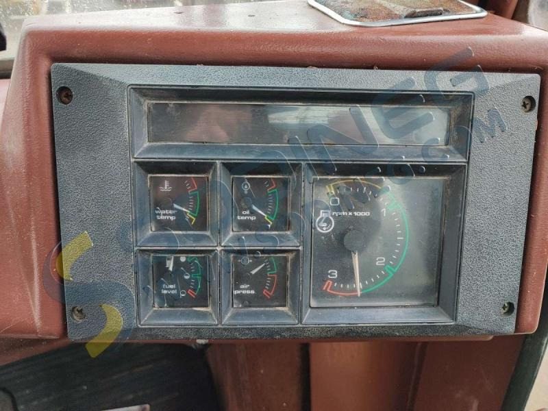 Wheel loader Case W30: picture 37