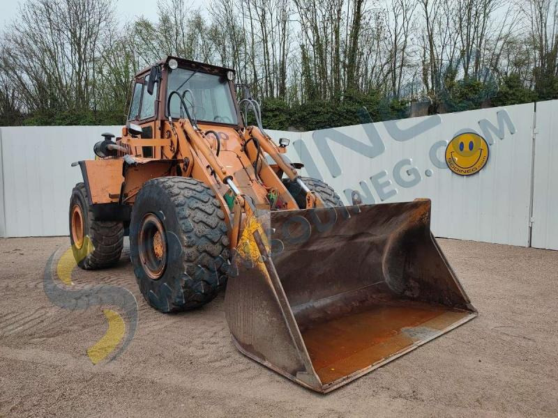 Wheel loader Case W30: picture 8