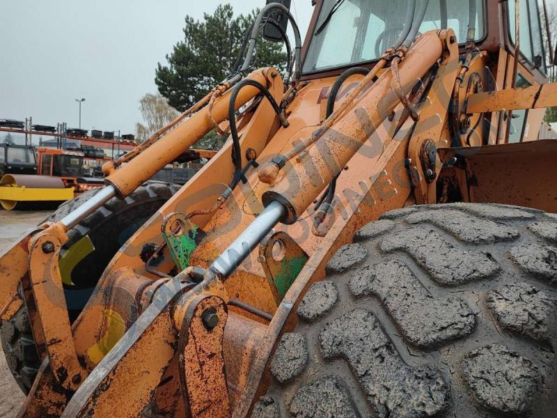 Wheel loader Case W30: picture 13