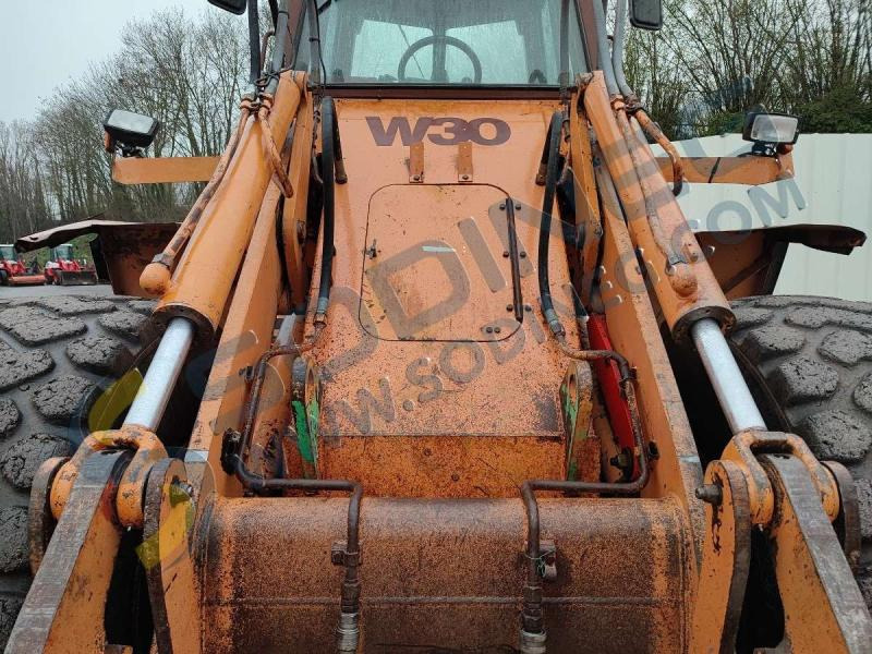 Wheel loader Case W30: picture 16