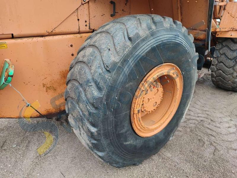 Wheel loader Case W30: picture 18