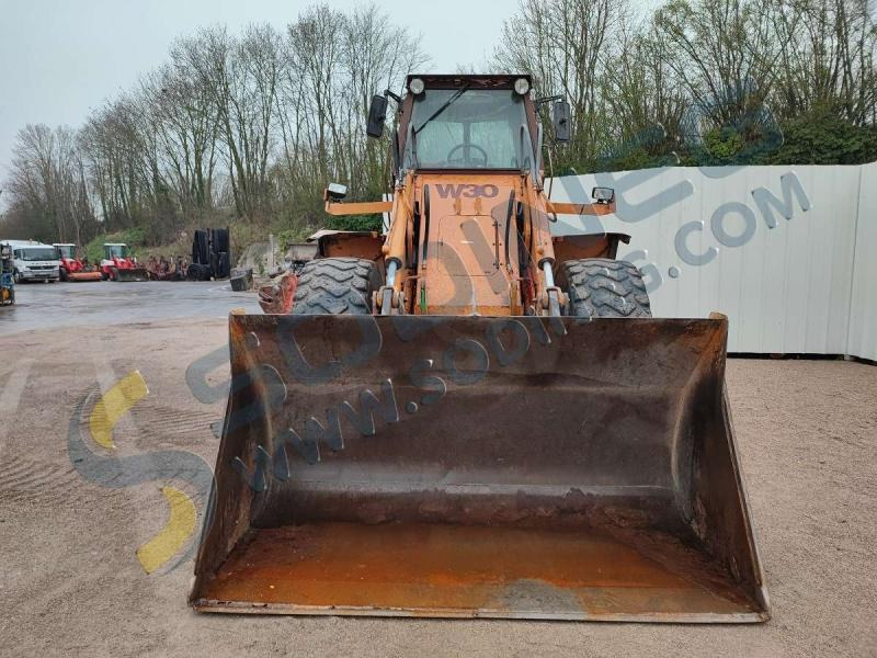 Wheel loader Case W30: picture 9