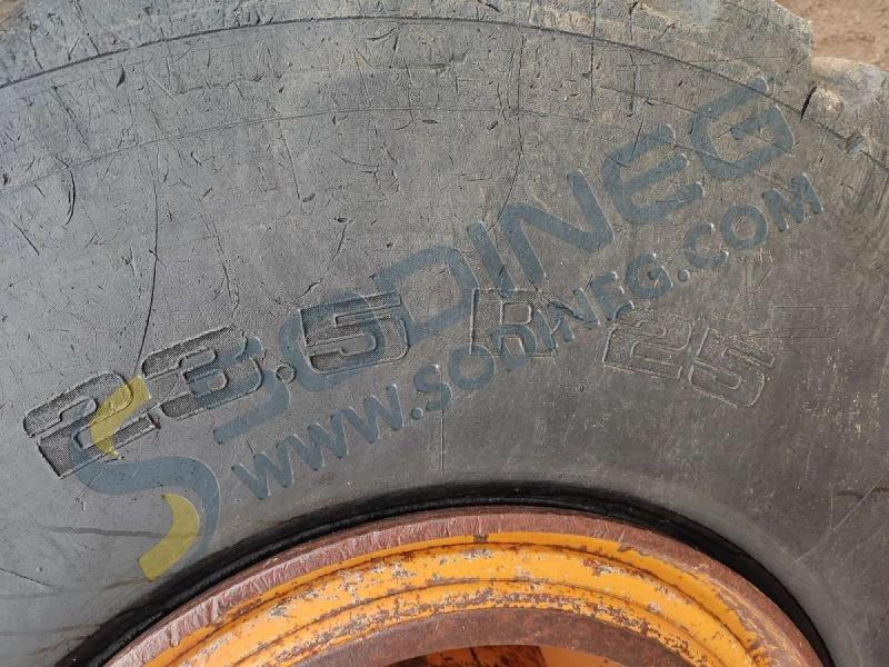 Wheel loader Case W30: picture 21