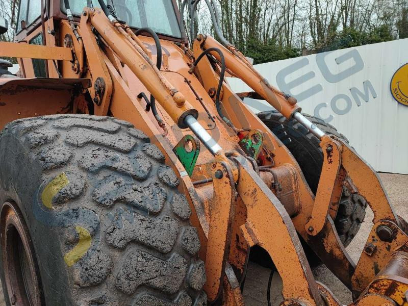 Wheel loader Case W30: picture 15
