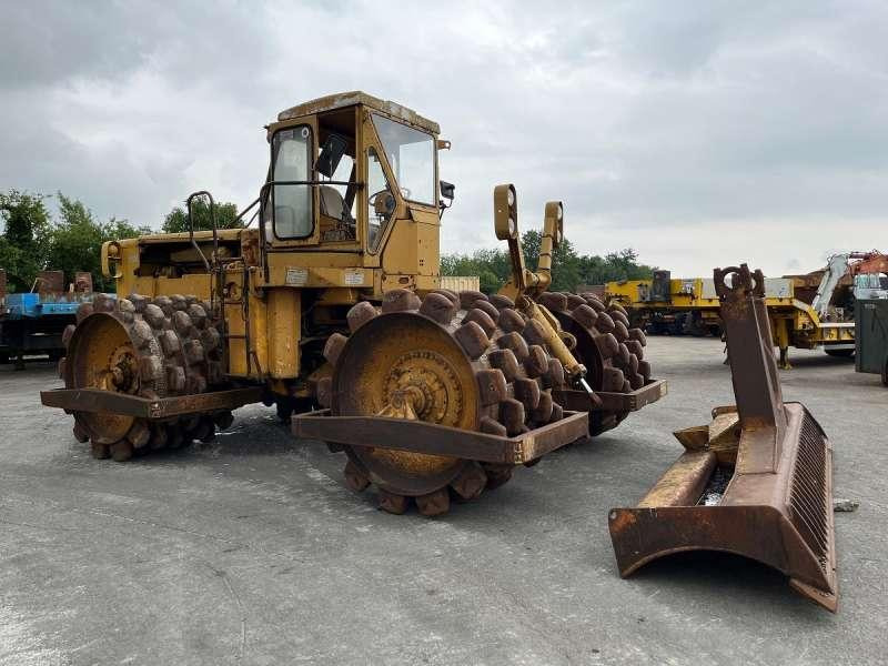 Caterpillar 825 + porte engins - Compactor: picture 2 Caterpillar 825 + porte engins - Compactor: picture 2