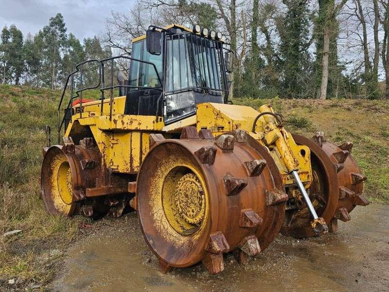 Caterpillar 826GII - Compactor: picture 1 Caterpillar 826GII - Compactor: picture 1