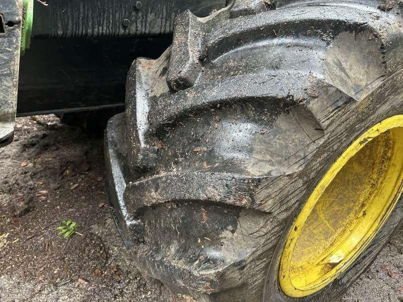 Forwarder John Deere 1110G: picture 9