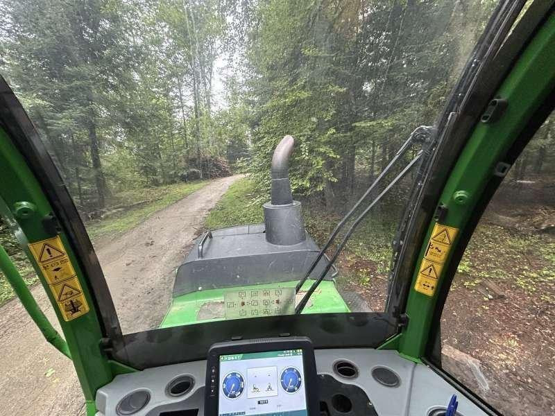 Forwarder John Deere 1110G: picture 22
