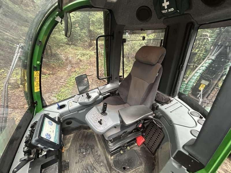 Forwarder John Deere 1110G: picture 40