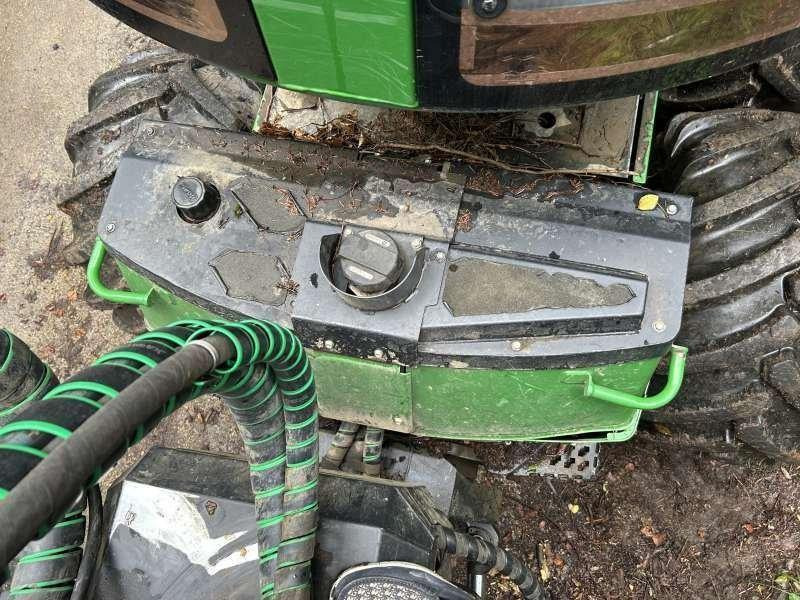 Forwarder John Deere 1110G: picture 45