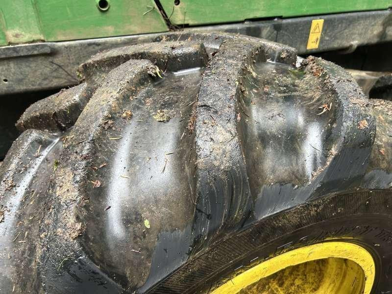 Forwarder John Deere 1110G: picture 8