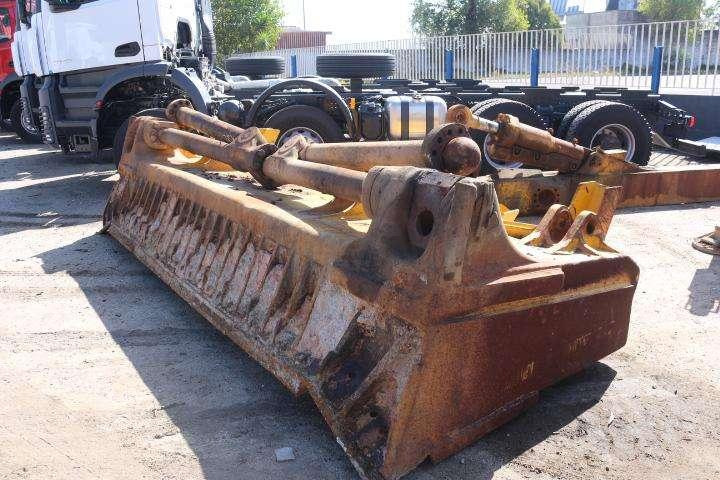 Bulldozer Komatsu D375A-1: picture 12