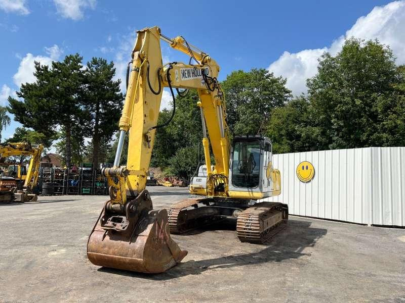 New Holland E215B - Crawler excavator: picture 2 New Holland E215B - Crawler excavator: picture 2