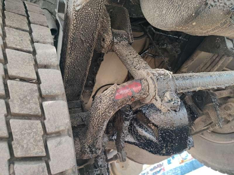 Asphalt distributor Renault G260: picture 27