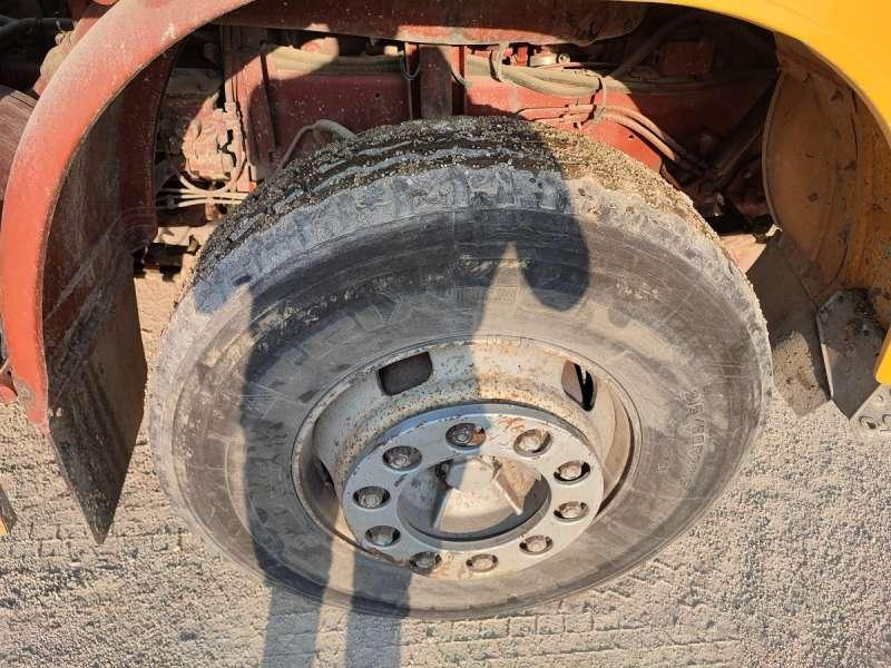 Asphalt distributor Renault G260: picture 14