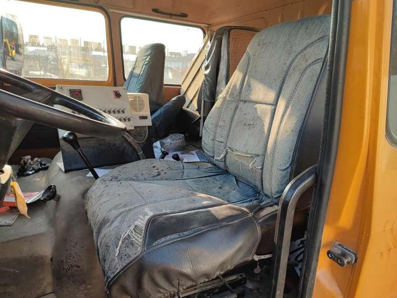 Asphalt distributor Renault G260: picture 44