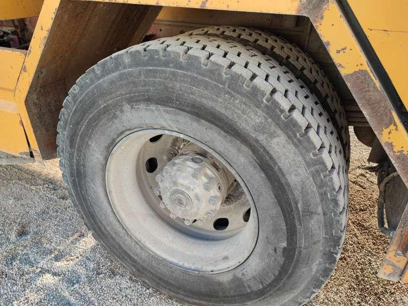 Asphalt distributor Renault G260: picture 16