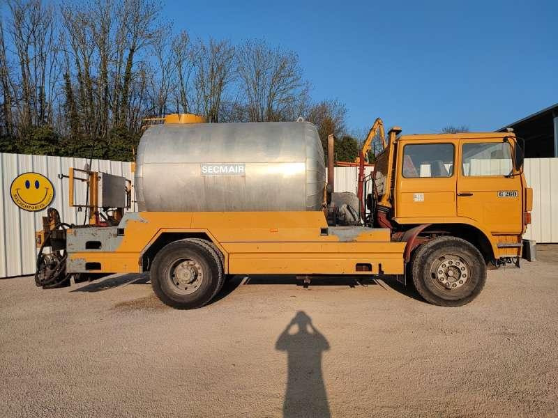 Asphalt distributor Renault G260: picture 7