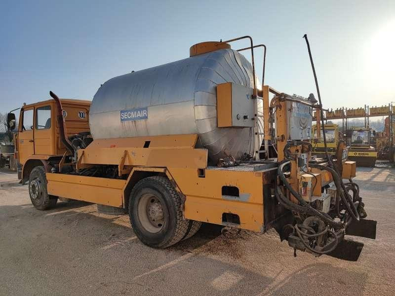 Renault G260 - Asphalt distributor: picture 5 Renault G260 - Asphalt distributor: picture 5