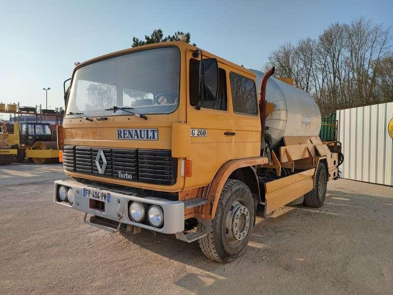 Renault G260 - Asphalt distributor: picture 2 Renault G260 - Asphalt distributor: picture 2