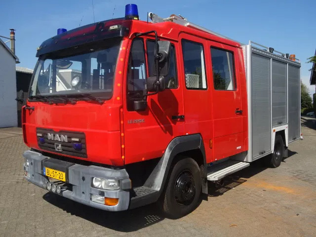 MAN LE 220C GODIVA POMP 2000 LITER TANK,MANUAL GEARBOX - Fire truck: picture 1 MAN LE 220C GODIVA POMP 2000 LITER TANK,MANUAL GEARBOX - Fire truck: picture 1