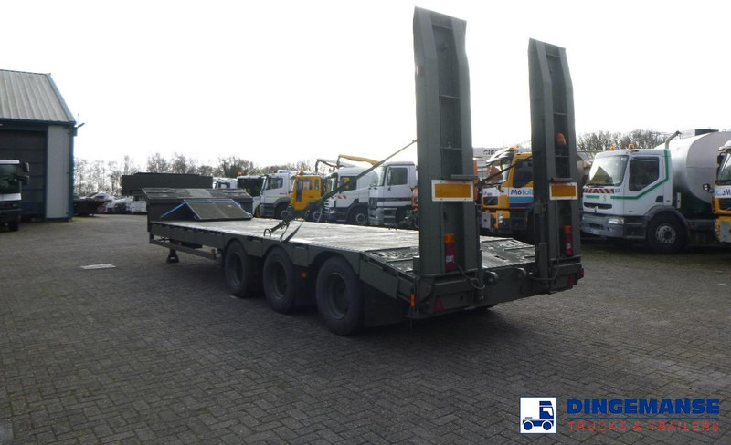 Broshuis 3-axle semi-lowbed trailer E-2130 / 73 t + ramps - Low loader semi-trailer: picture 4 Broshuis 3-axle semi-lowbed trailer E-2130 / 73 t + ramps - Low loader semi-trailer: picture 4