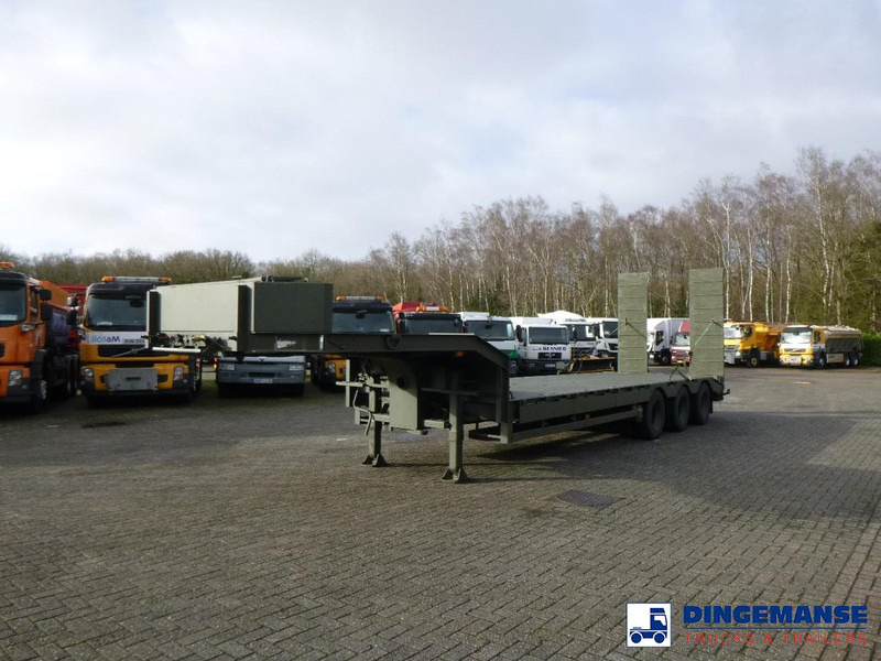 Broshuis 3-axle semi-lowbed trailer E-2130 / 73 t + ramps - Low loader semi-trailer: picture 1 Broshuis 3-axle semi-lowbed trailer E-2130 / 73 t + ramps - Low loader semi-trailer: picture 1